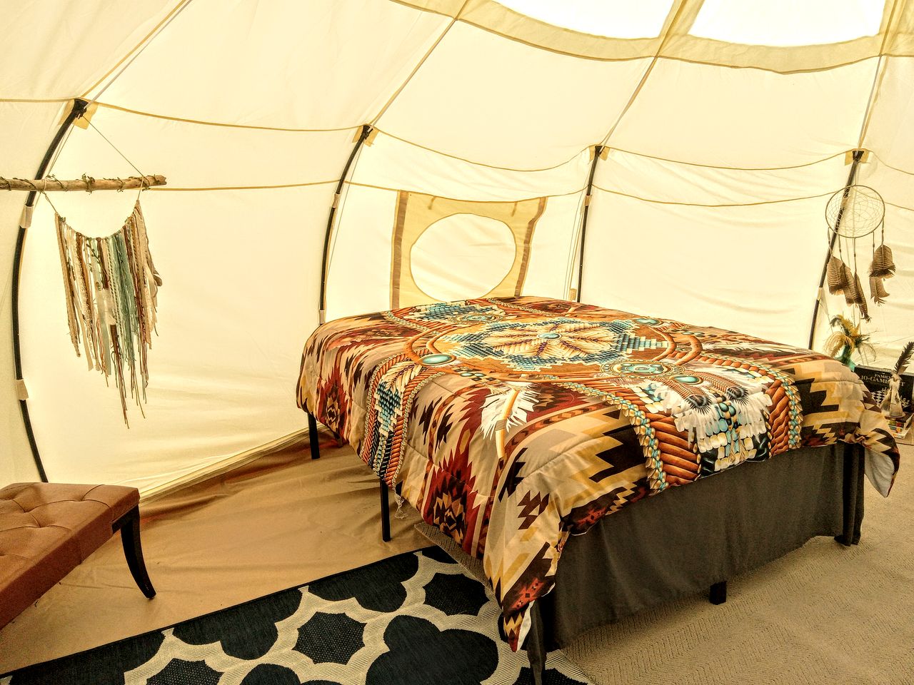 Off-Grid Yurt with Outdoor Shower and Hot-Tub in Tennessee