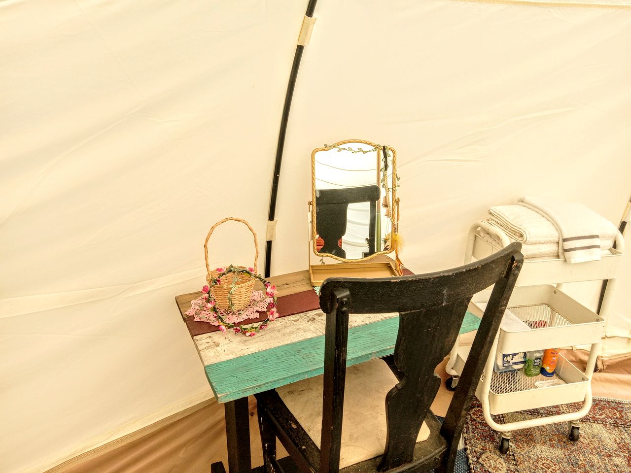 Off-Grid Yurt with Outdoor Shower and Hot-Tub in Tennessee