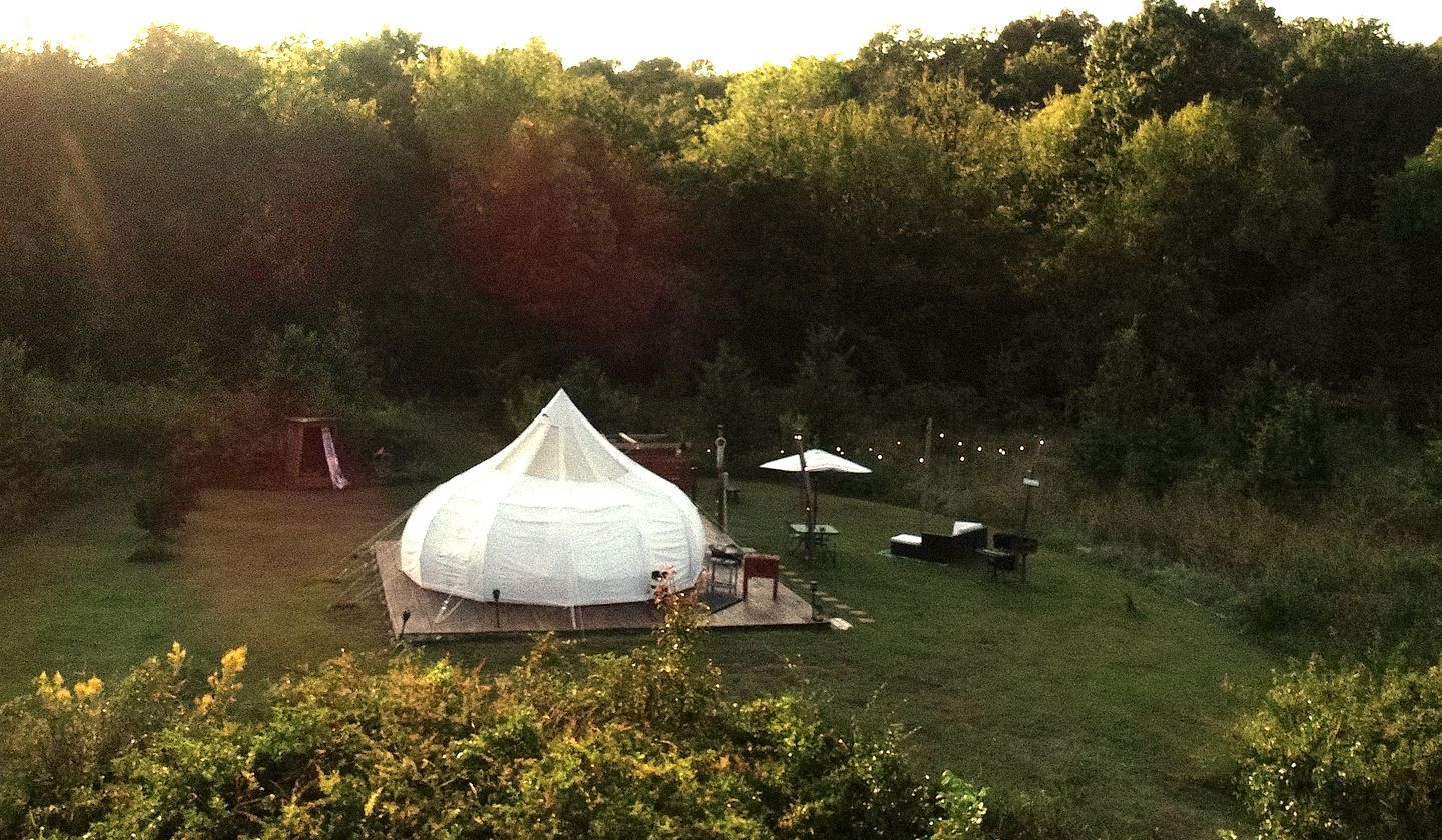 Off-Grid Yurt with Outdoor Shower and Hot-Tub in Tennessee