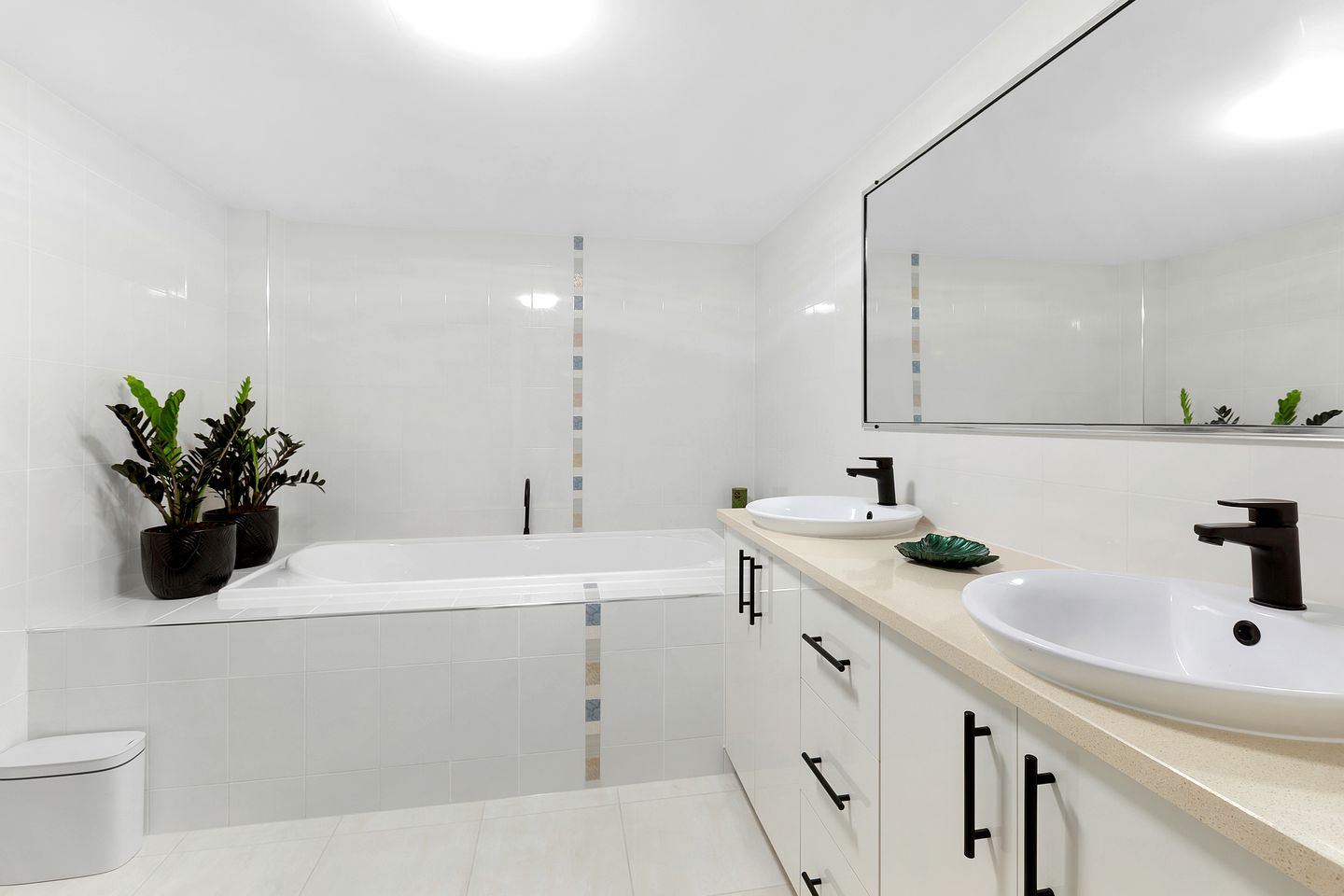 Chic Romantic Rental Perfect for a Secluded Couples Retreat in Queensland