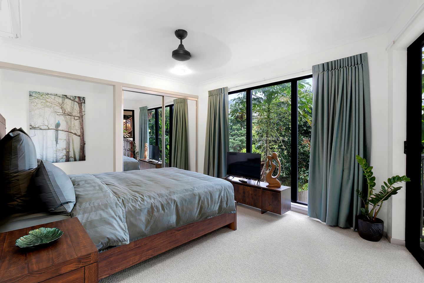 Chic Romantic Rental Perfect for a Secluded Couples Retreat in Queensland