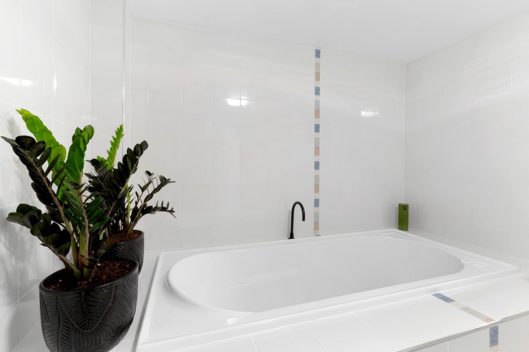 Designer Rentals (Australia, Jubilee Pocket, Queensland)