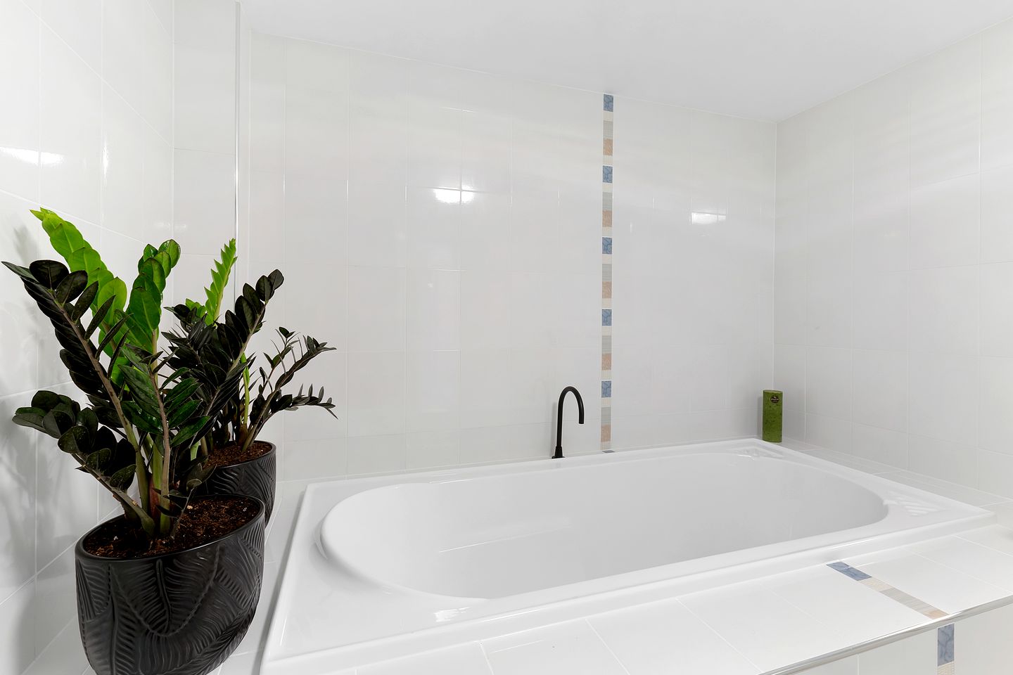 Chic Romantic Rental Perfect for a Secluded Couples Retreat in Queensland