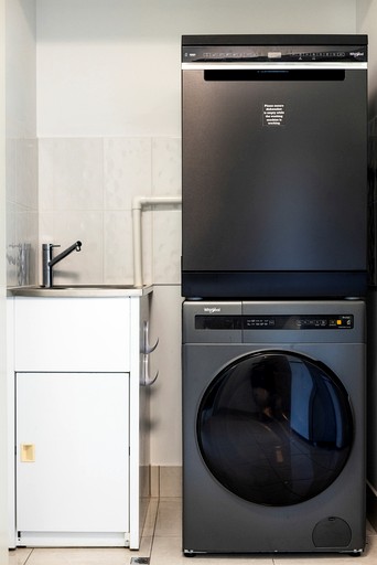 Designer Rentals (Australia, Jubilee Pocket, Queensland)