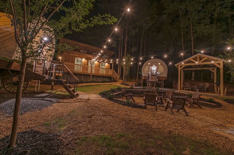 Caravans (United States of America, Benton, Tennessee)