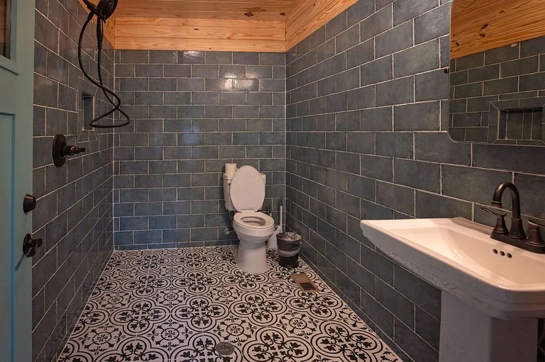 Caravans (United States of America, Benton, Tennessee)