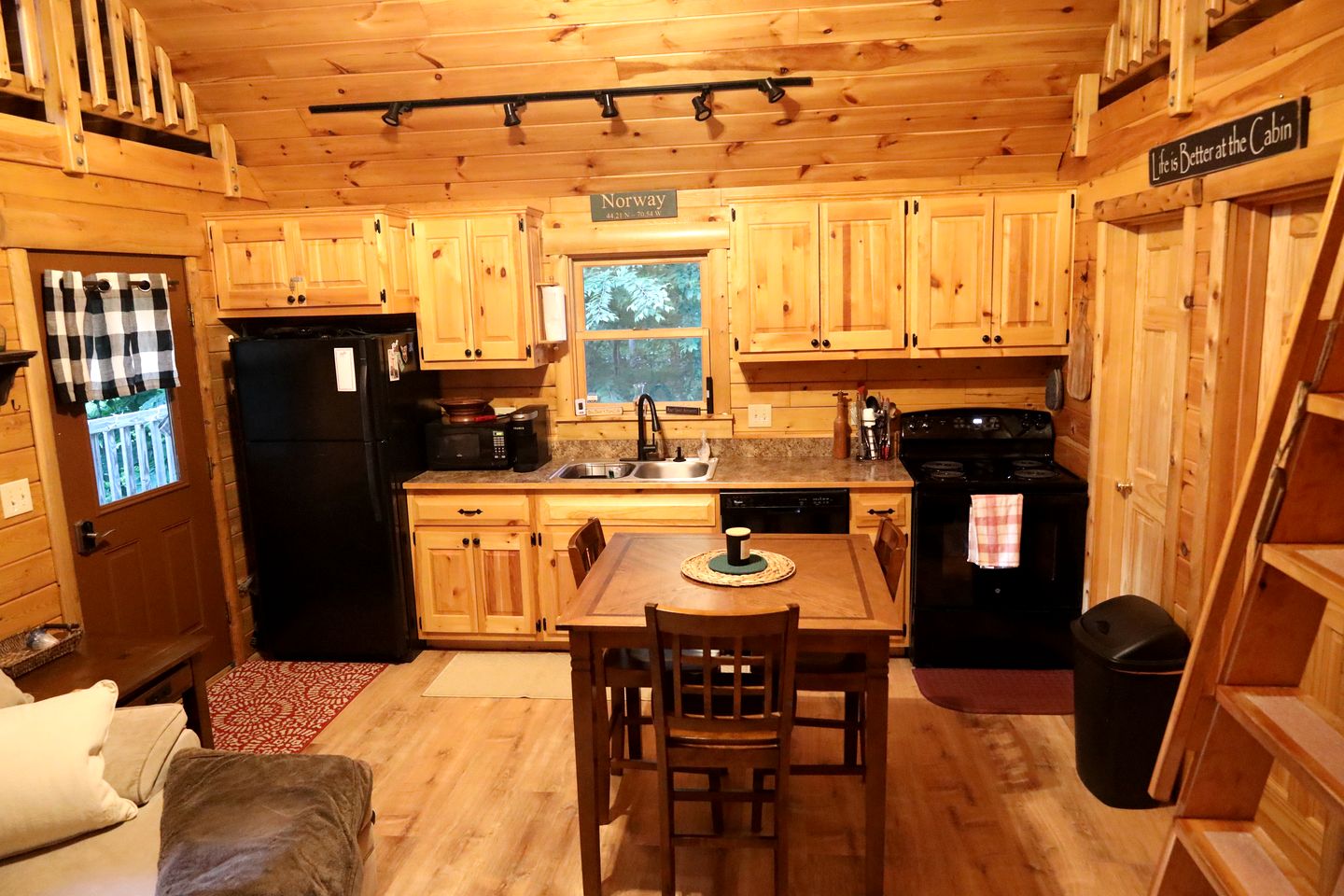 Off-Grid Lofted Cabin with Fire Pit Ideal for a Family Getaway in Maine