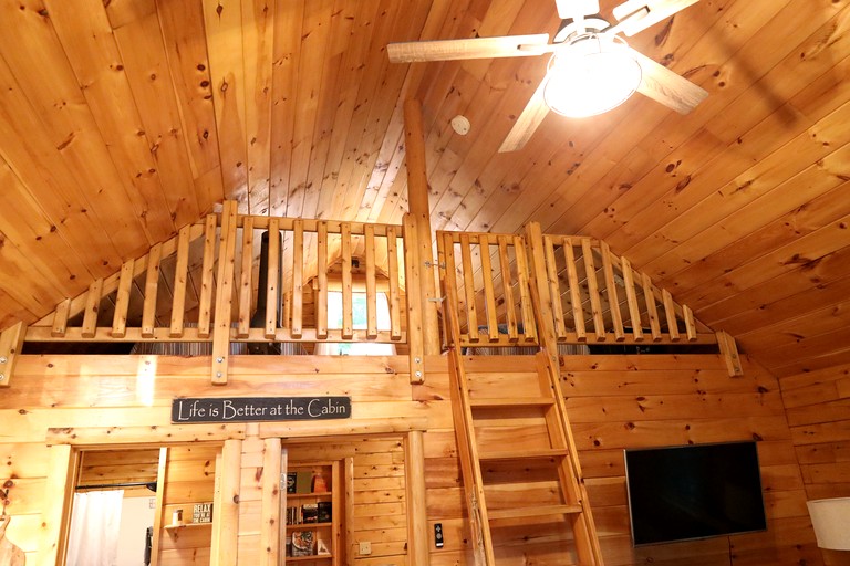 Cabins (United States of America, Norway, Maine)