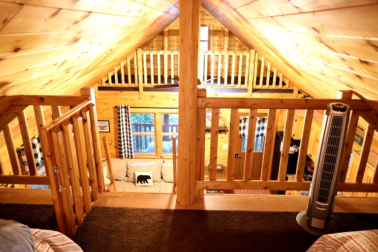 Cabins (United States of America, Norway, Maine)