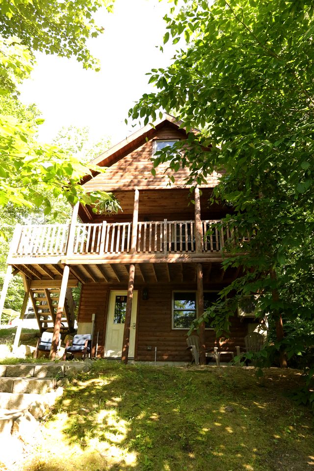 Off-Grid Lofted Cabin with Fire Pit Ideal for a Family Getaway in Maine