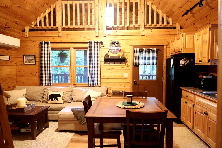 Cabins (United States of America, Norway, Maine)