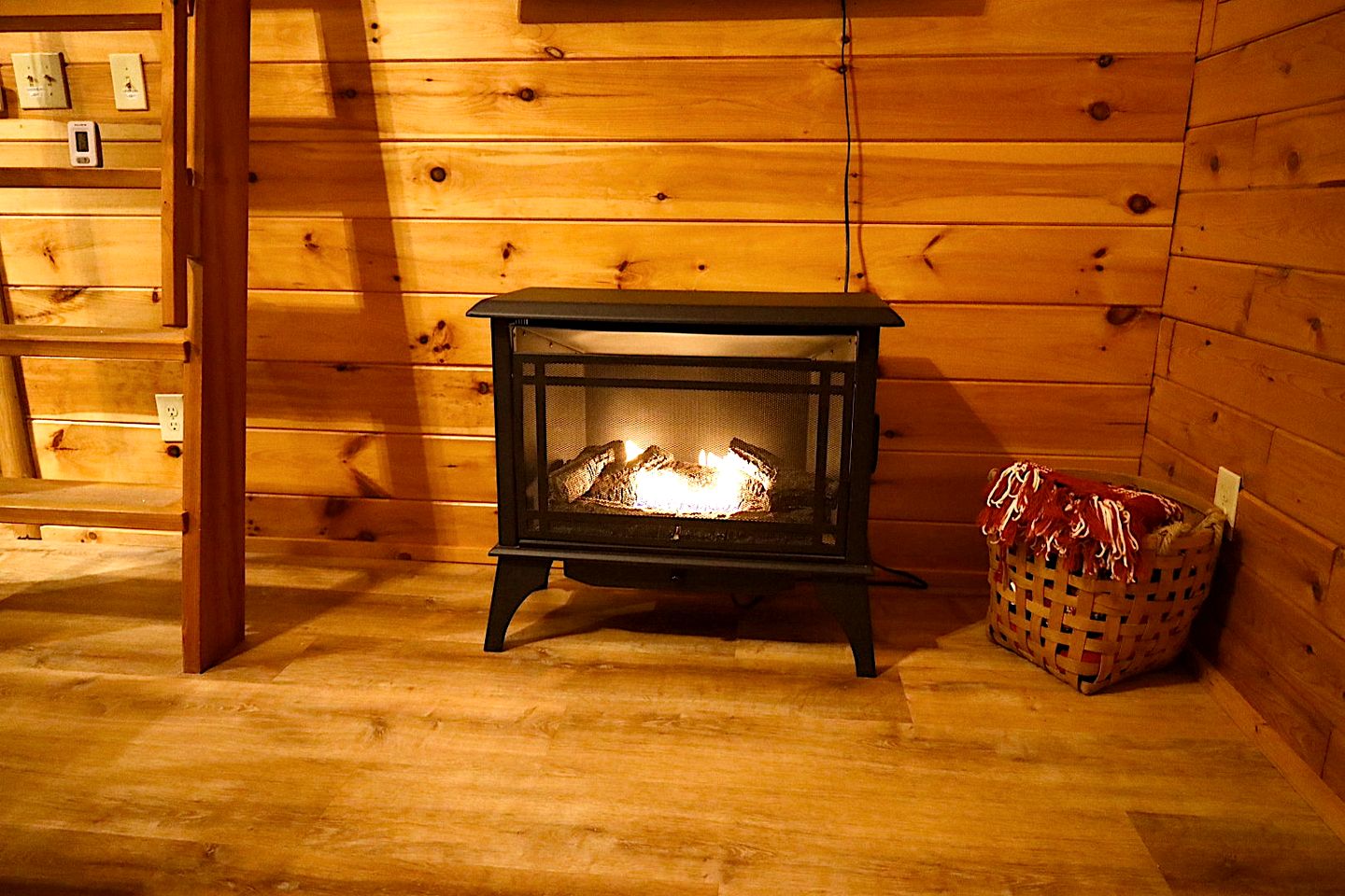 Off-Grid Lofted Cabin with Fire Pit Ideal for a Family Getaway in Maine
