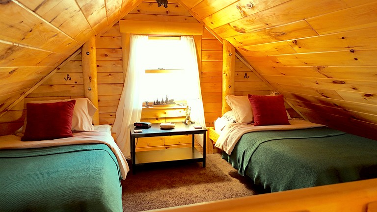 Cabins (United States of America, Norway, Maine)