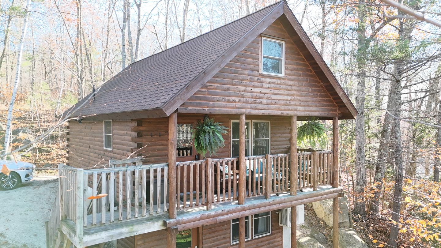 Off-Grid Lofted Cabin with Fire Pit Ideal for a Family Getaway in Maine