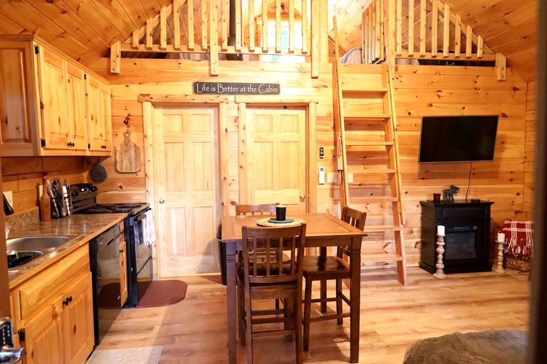 Cabins (United States of America, Norway, Maine)