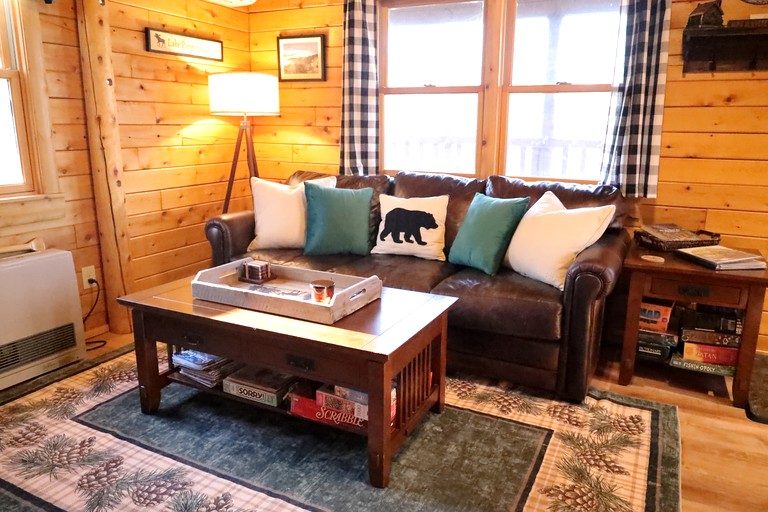 Cabins (United States of America, Norway, Maine)