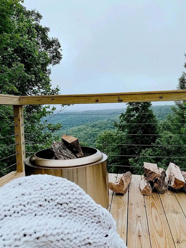 Luxury Fully Equipped Dome with Hot-Tub and Impressive Deck in Tennessee
