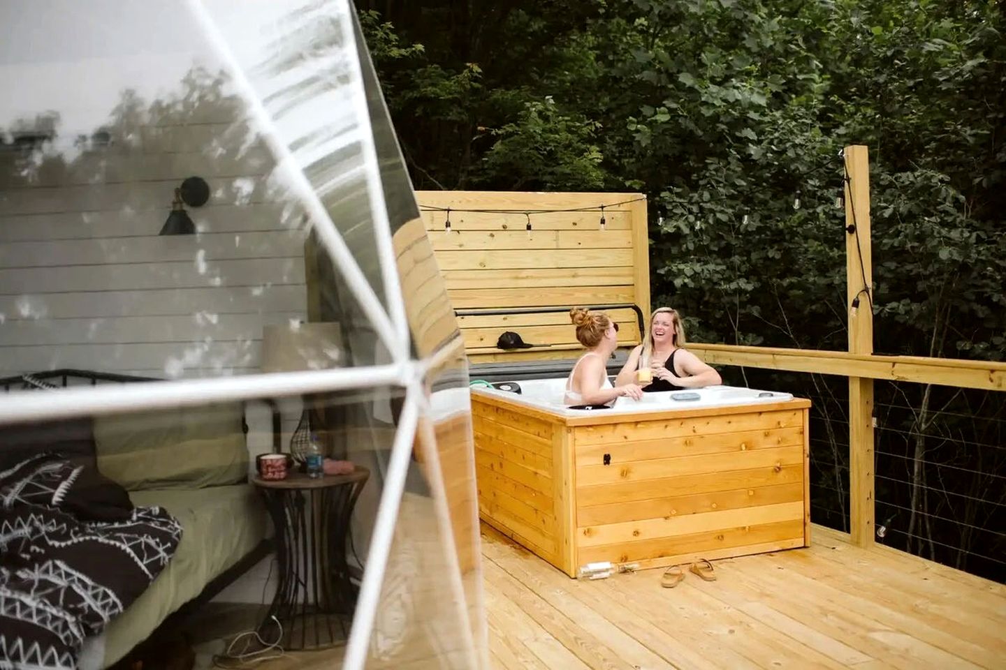 Luxury Fully Equipped Dome with Hot-Tub and Impressive Deck in Tennessee