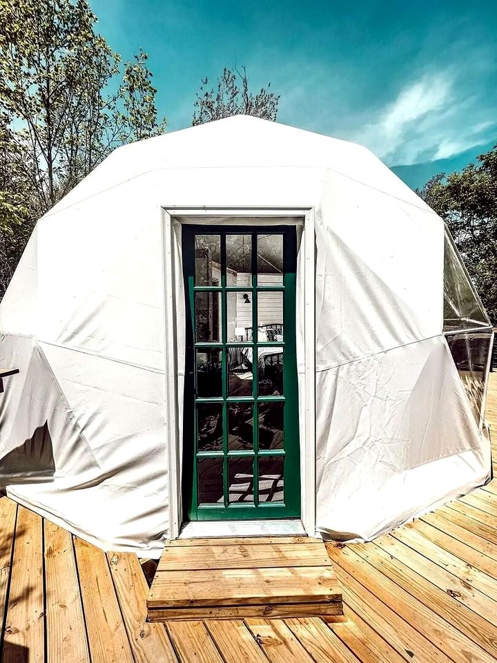 Luxury Fully Equipped Dome with Hot-Tub and Impressive Deck in Tennessee
