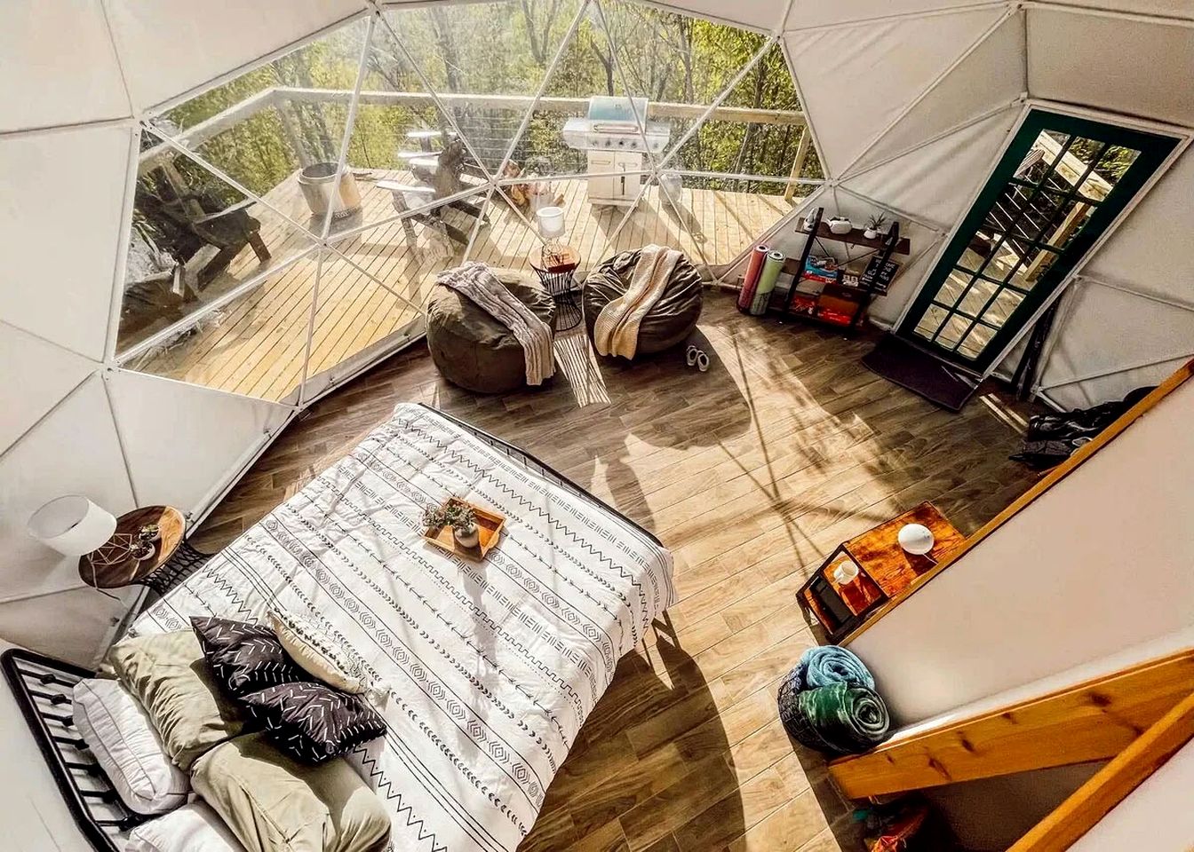 Luxury Fully Equipped Dome with Hot-Tub and Impressive Deck in Tennessee