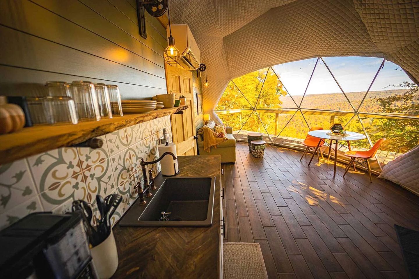 Elegant Family-Friendly Dome with Outdoor Shower, Jacuzzi and Views in Tennessee