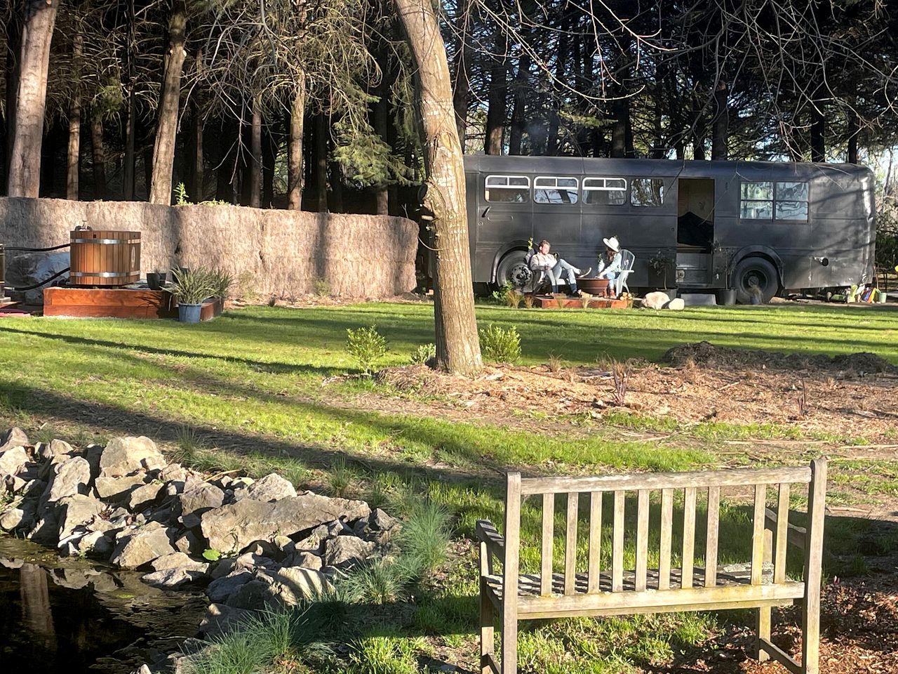 Amazing Renovated Airstream with Hot-Tub Under the Stars in Canterbury