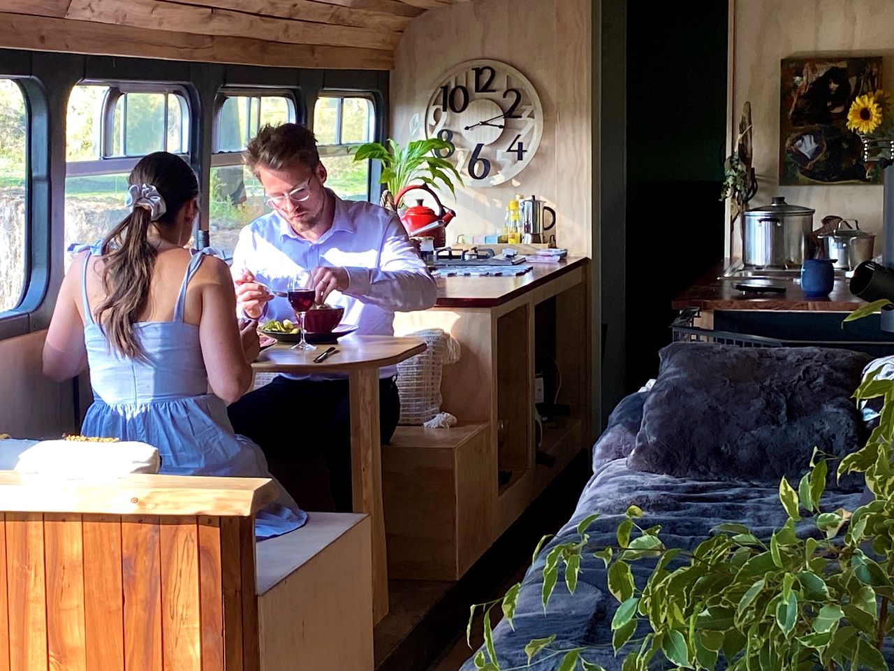 Amazing Renovated Airstream with Hot-Tub Under the Stars in Canterbury