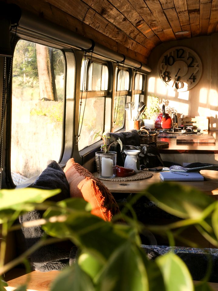 Amazing Renovated Airstream with Hot-Tub Under the Stars in Canterbury
