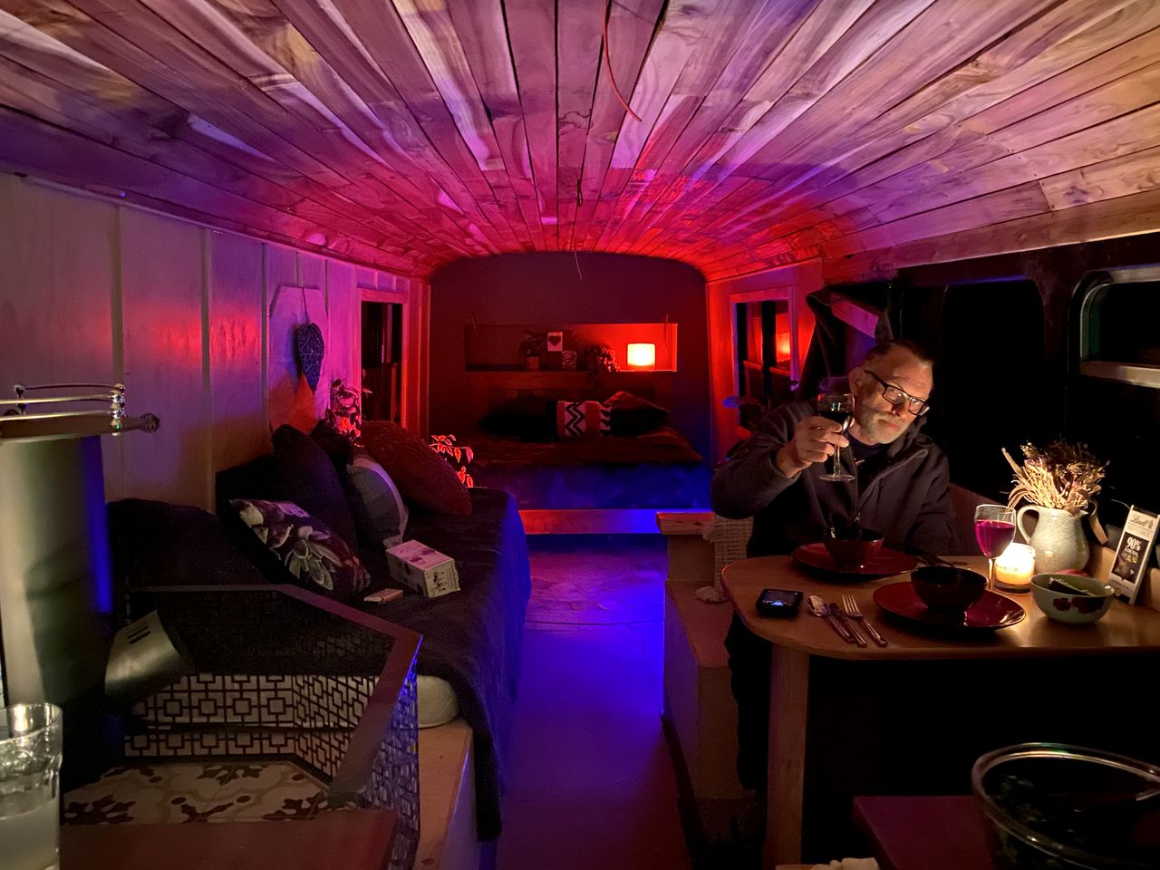 Amazing Renovated Airstream with Hot-Tub Under the Stars in Canterbury