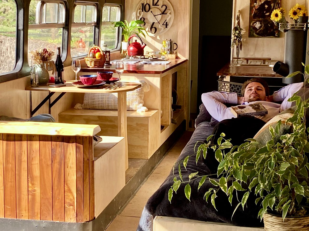 Amazing Renovated Airstream with Hot-Tub Under the Stars in Canterbury