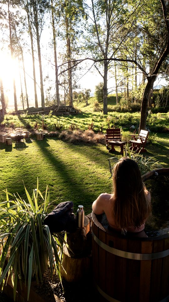 Amazing Renovated Airstream with Hot-Tub Under the Stars in Canterbury