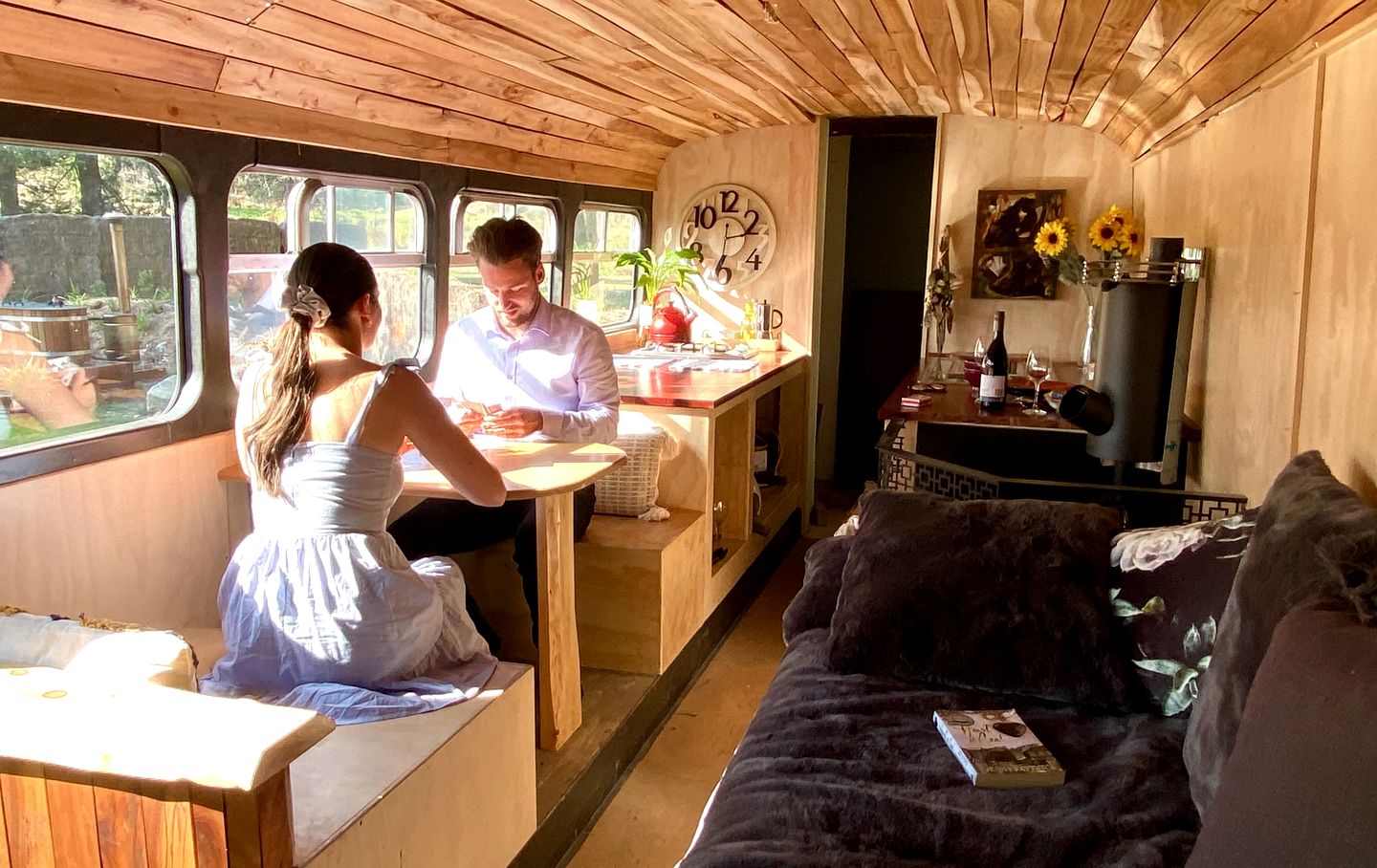 Amazing Renovated Airstream with Hot-Tub Under the Stars in Canterbury