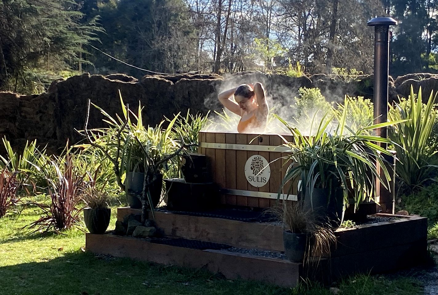 Amazing Renovated Airstream with Hot-Tub Under the Stars in Canterbury