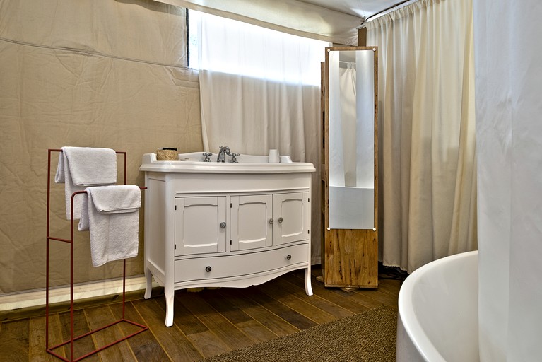 Safari Tents (Italy, --, --)