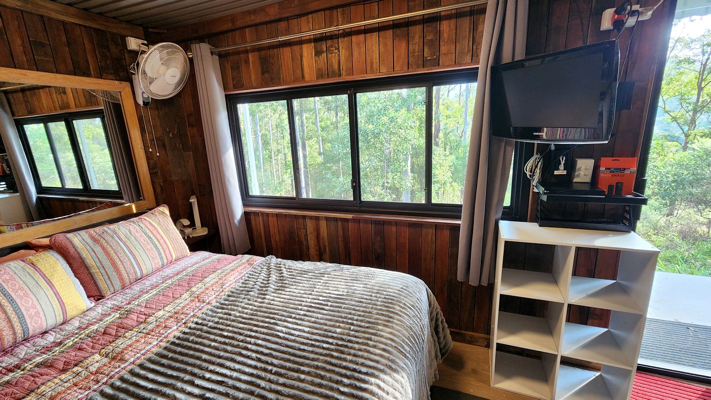 Off-Grid Equipped Container with Outdoor Pool and Amazing Views in Queensland