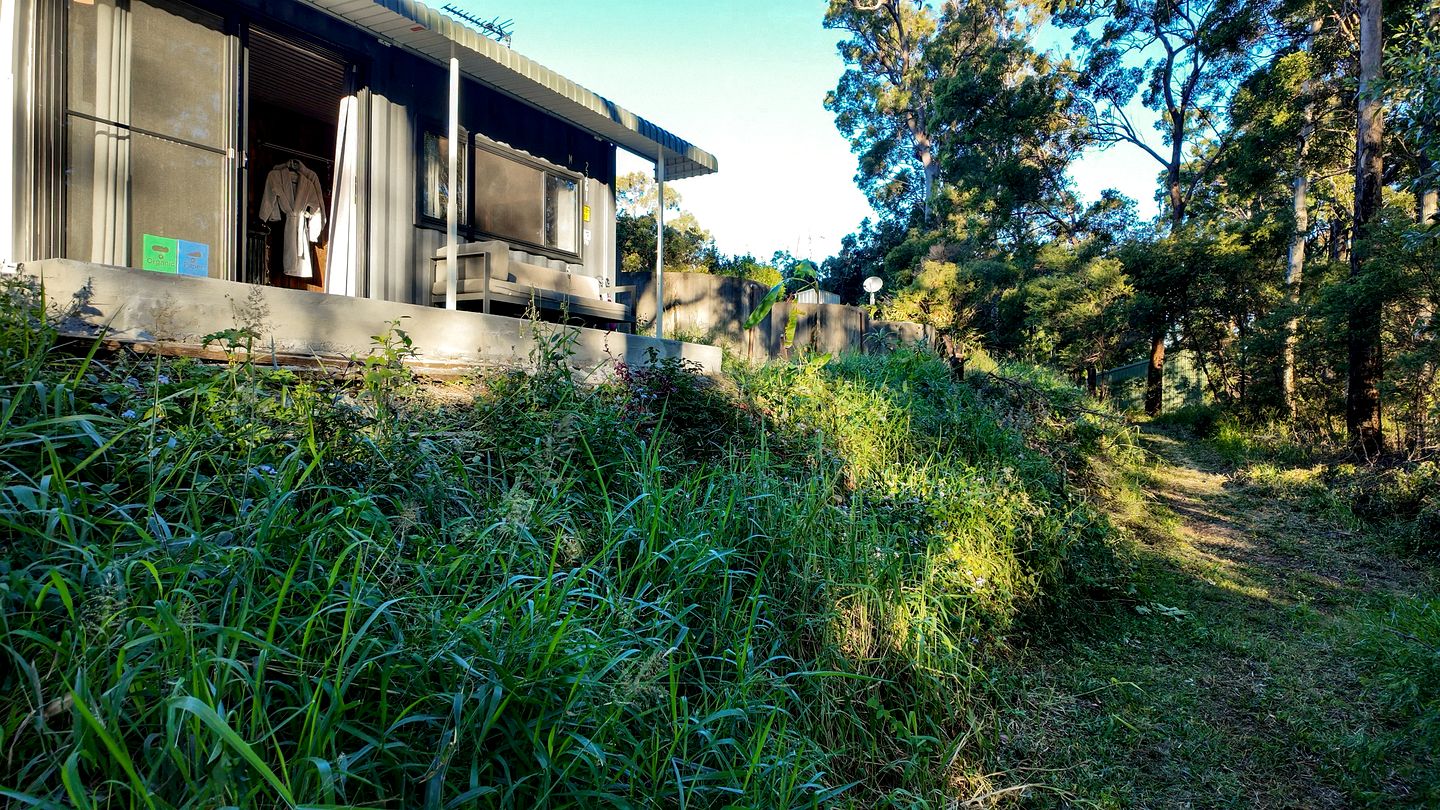 Off-Grid Equipped Container with Outdoor Pool and Amazing Views in Queensland