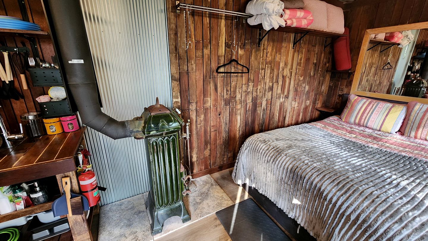 Off-Grid Equipped Container with Outdoor Pool and Amazing Views in Queensland