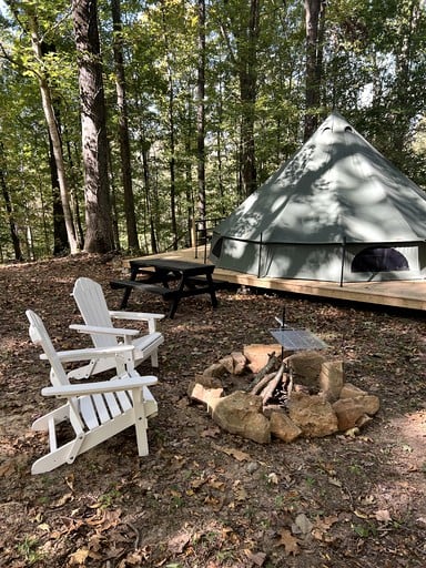 Spacious Equipped Bell Tent with Deck, Fire Pit and Picnic Space in Tennessee