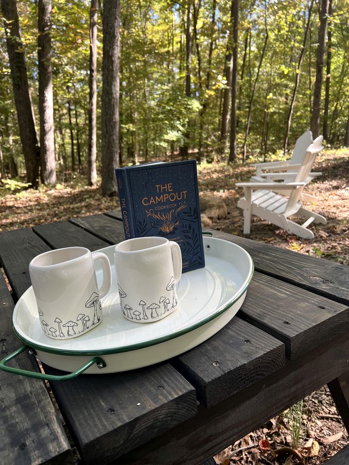 Spacious Equipped Bell Tent with Deck, Fire Pit and Picnic Space in Tennessee
