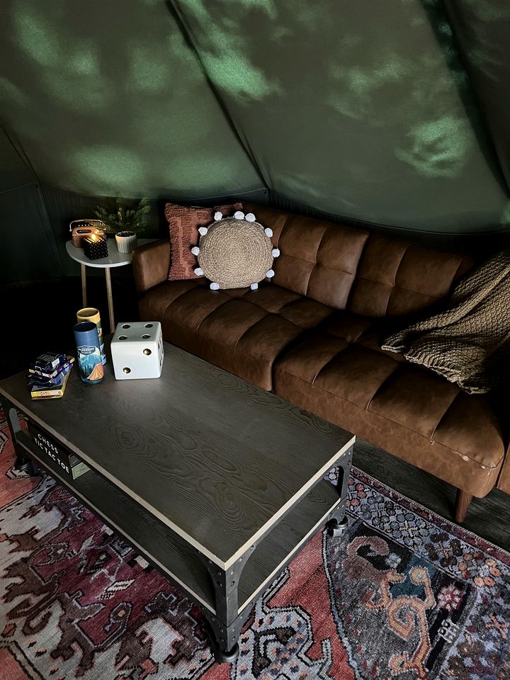 Spacious Equipped Bell Tent with Deck, Fire Pit and Picnic Space in Tennessee