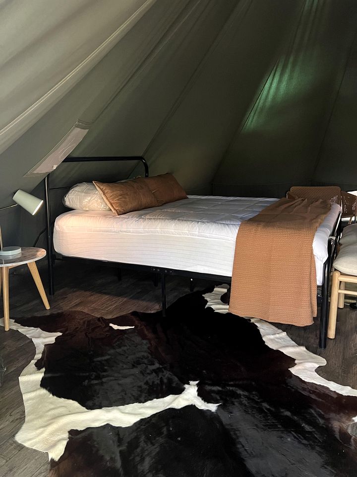 Spacious Equipped Bell Tent with Deck, Fire Pit and Picnic Space in Tennessee