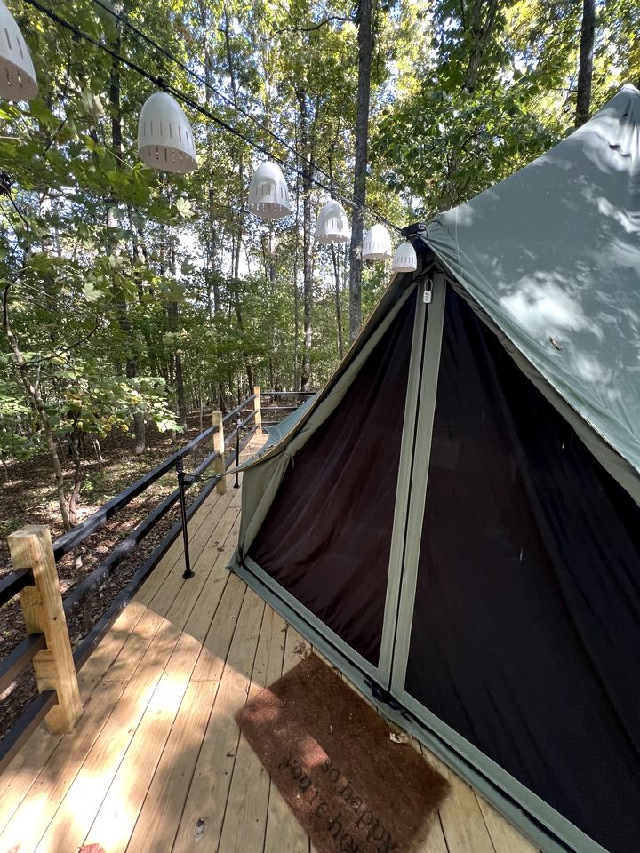 Spacious Equipped Bell Tent with Deck, Fire Pit and Picnic Space in Tennessee