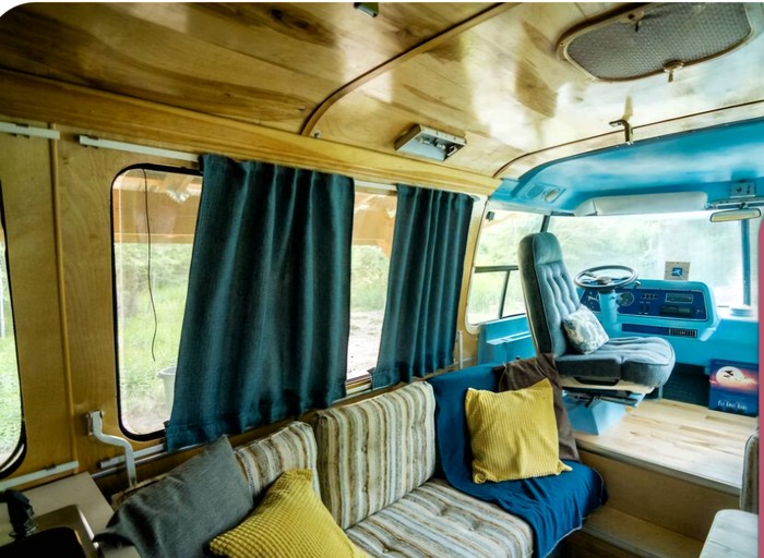 Caravans (Canada, Blackstock, Ontario)