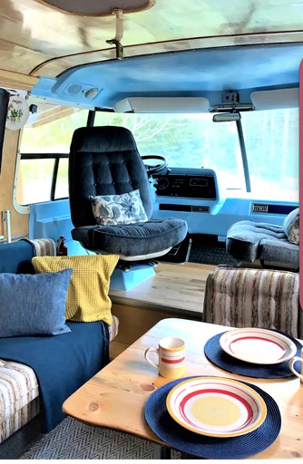 Caravans (Canada, Blackstock, Ontario)