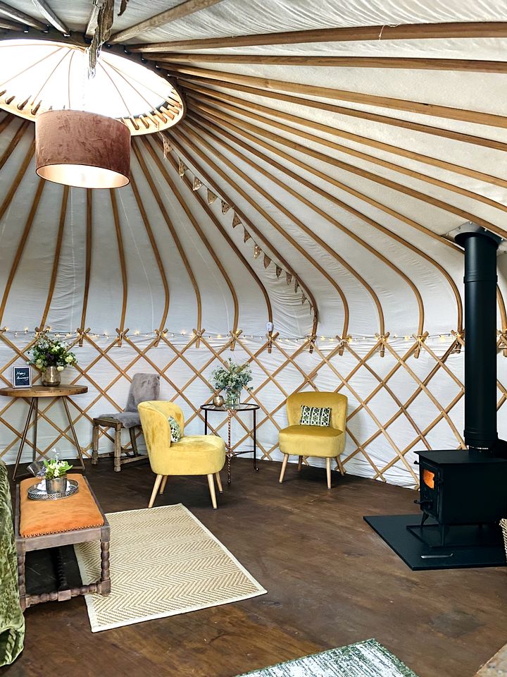 Cozy Yurt with Wood Burner for an Unforgettable Glamping Escape in Alfold, Surrey