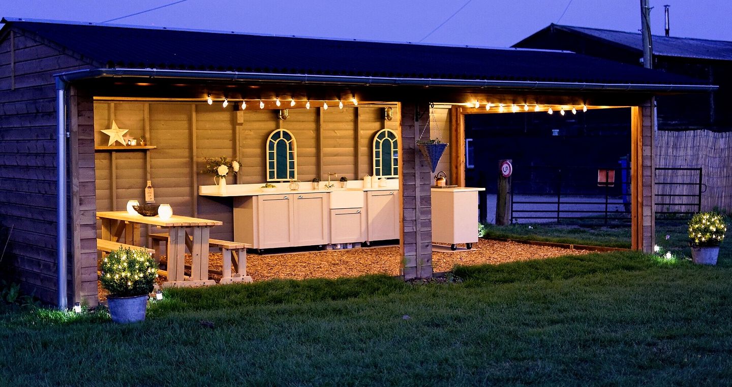 Cozy Yurt with Wood Burner for an Unforgettable Glamping Escape in Alfold, Surrey