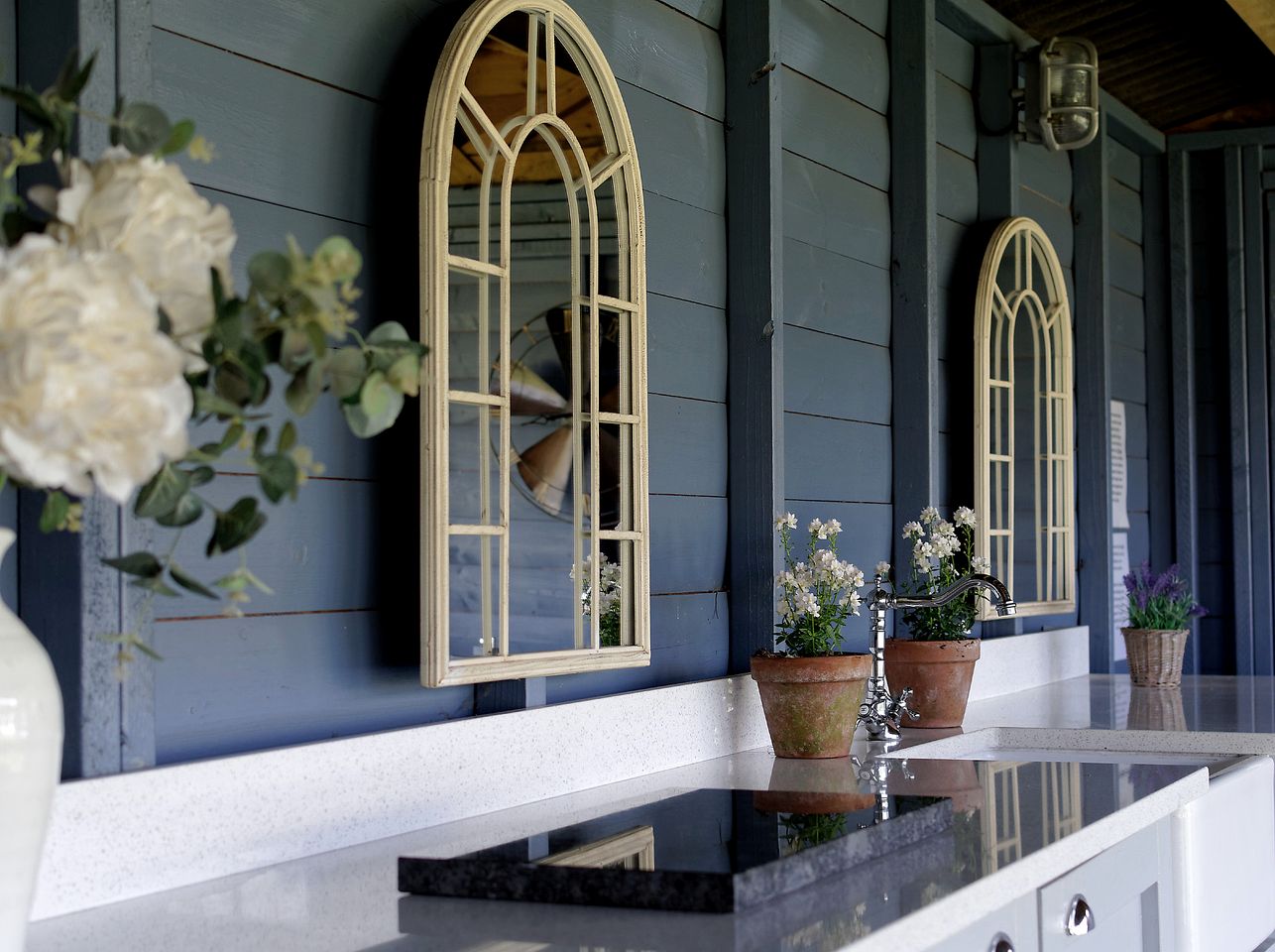 Cozy Yurt with Wood Burner for an Unforgettable Glamping Escape in Alfold, Surrey