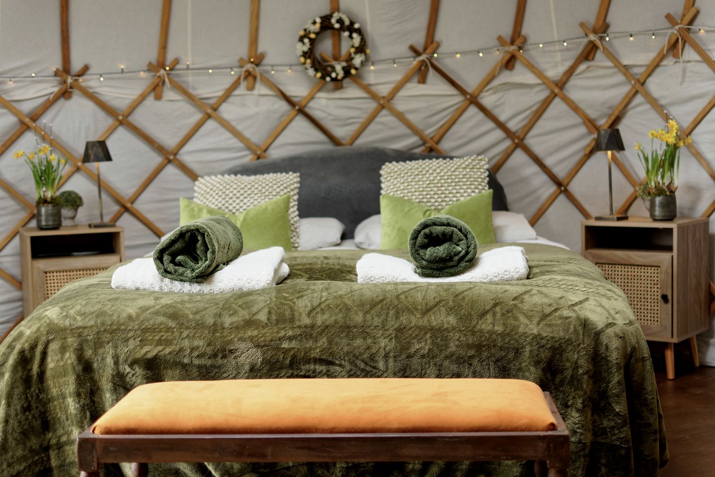 Cozy Yurt with Wood Burner for an Unforgettable Glamping Escape in Alfold, Surrey