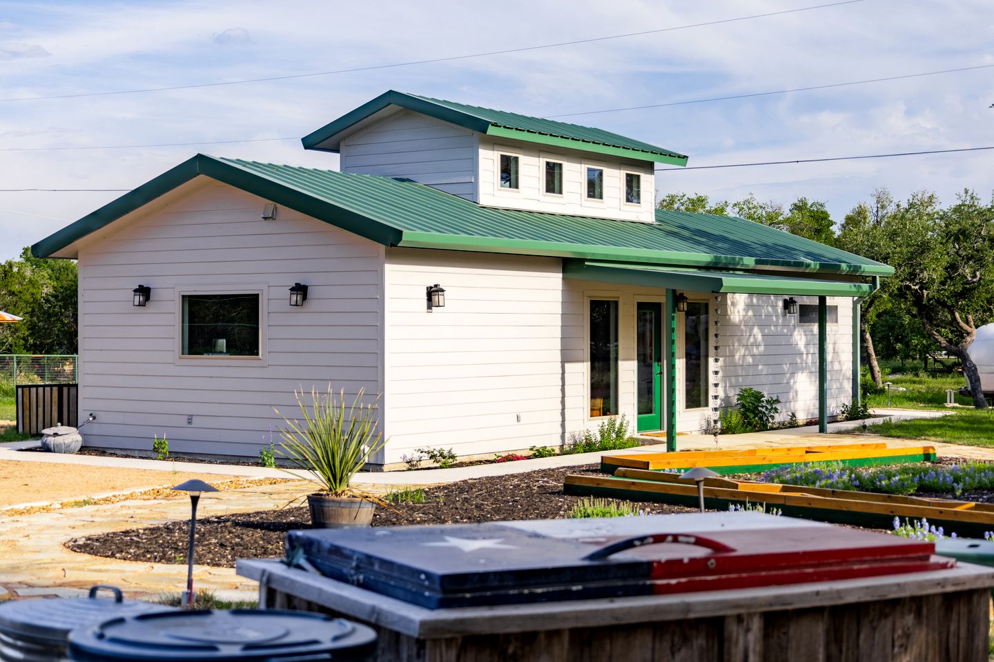 Newly Renovated Camper with Fresh Decor and Tiny Deck in Texas