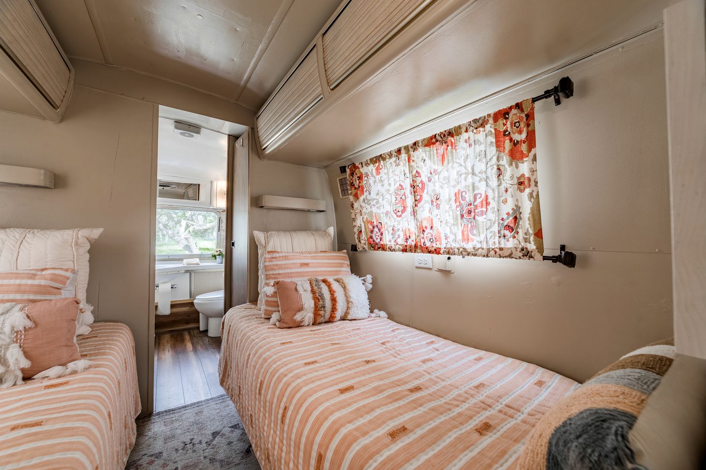 Newly Renovated Camper with Fresh Decor and Tiny Deck in Texas